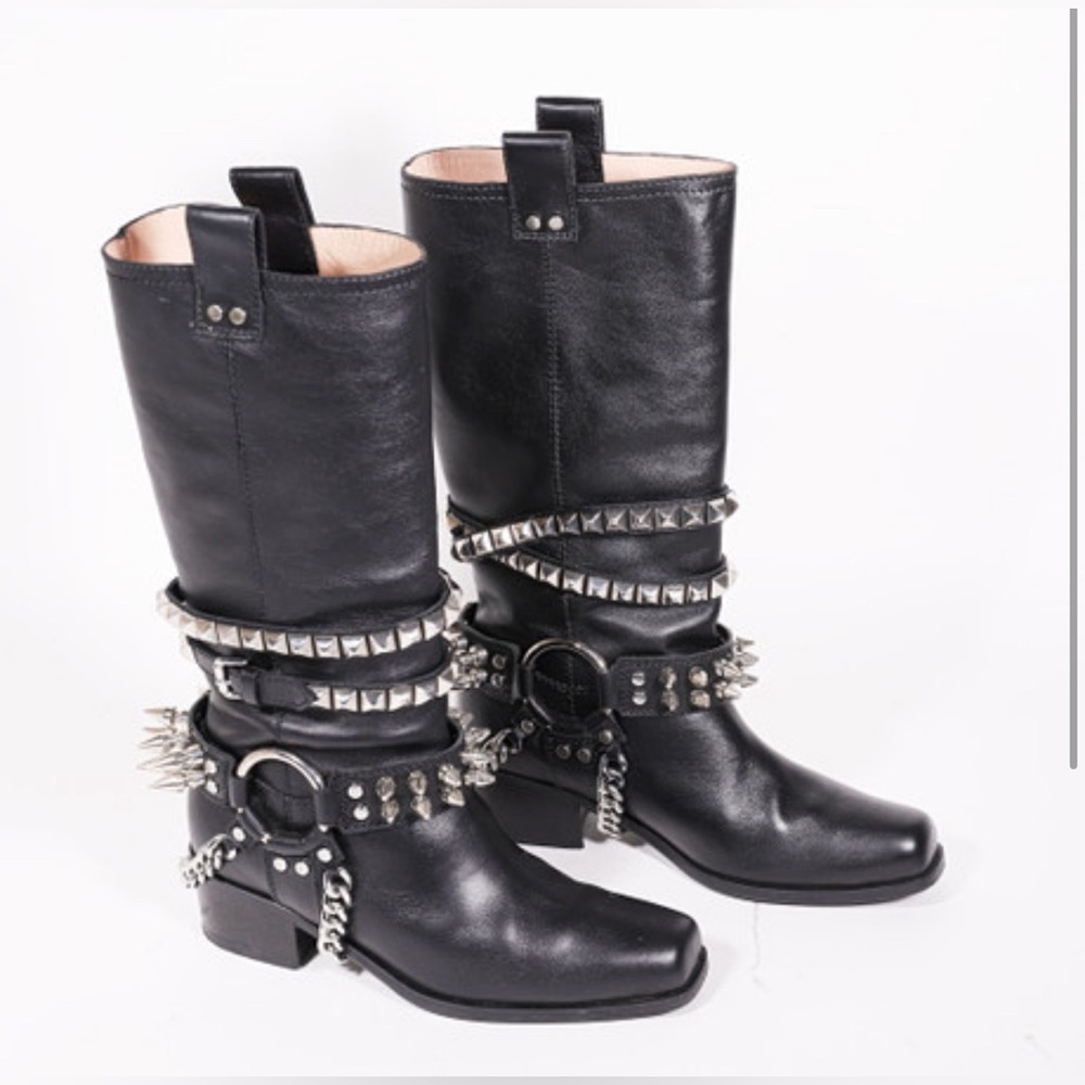 Moschino high cane boots with chain runway spring 18’